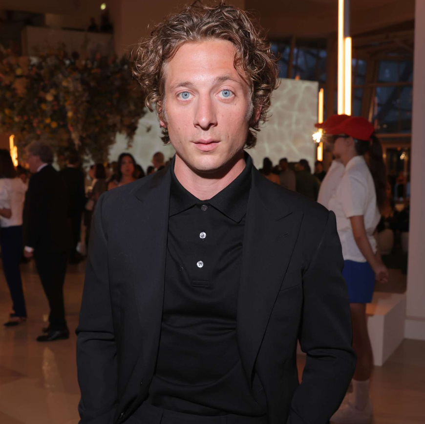 Jeremy Allen White’s Winning Style at the Prelude to the Olympics