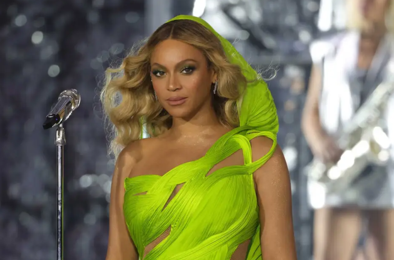 How Beyoncé Transformed Music and Culture: A Journey from Destiny’s Child to Global Stardom