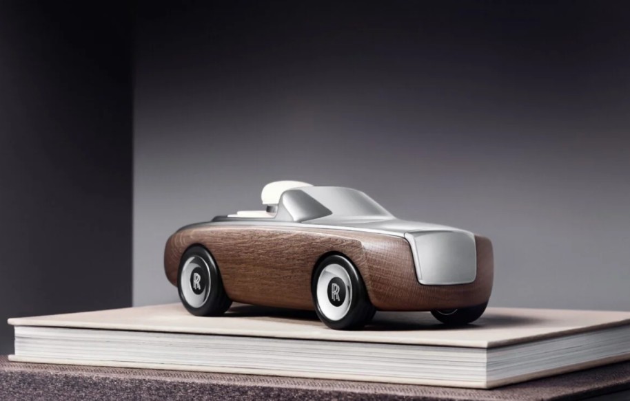 Rolls-Royce Unveils the Cameo: A Miniature Sculpture Celebrating Design Excellence